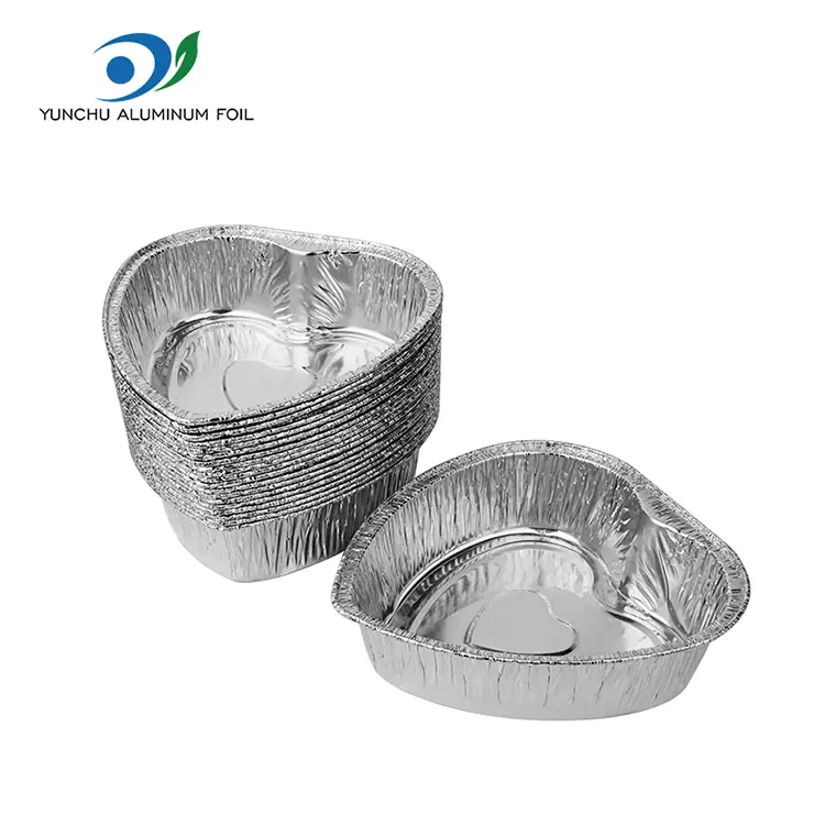 Coimeádáin scragall alúmanaim airgid císte takeaway croí-chruthach